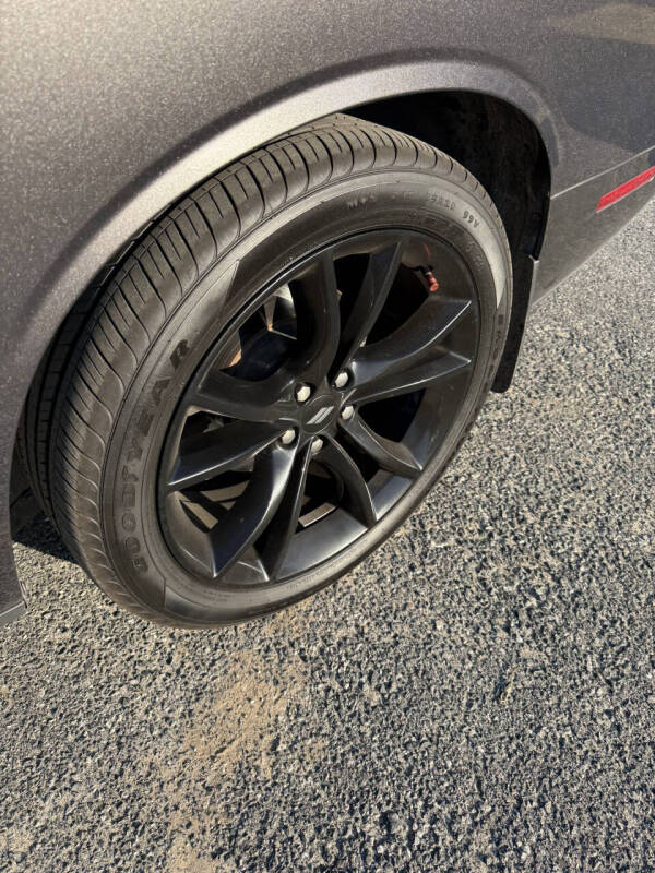 2017 Dodge Challenger SXT Plus