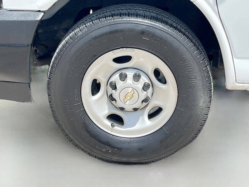 2025 Chevrolet Express 2500