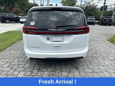 2024 Chrysler Pacifica Touring