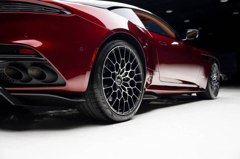 2023 Aston Martin DBS
