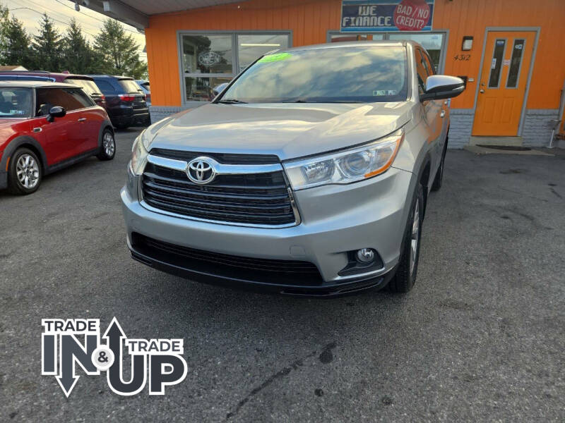 2014 Toyota Highlander LE's photo