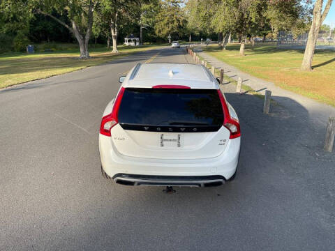 2015 Volvo V60 Cross Country T5