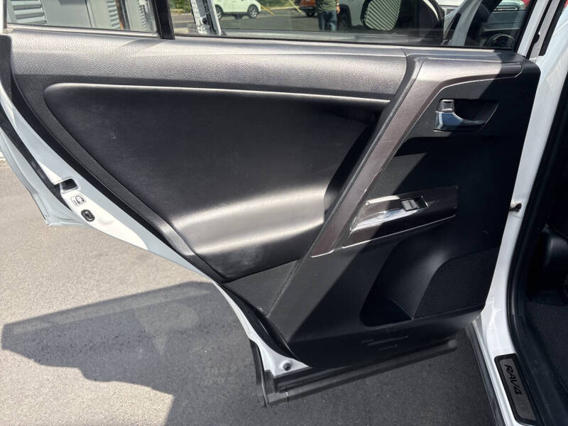 2017 Toyota RAV4 Hybrid SE