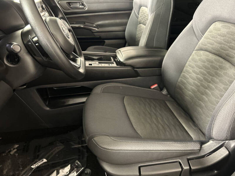 2025 Nissan Pathfinder S