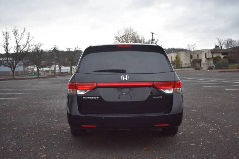 2016 Honda Odyssey Touring photo 5