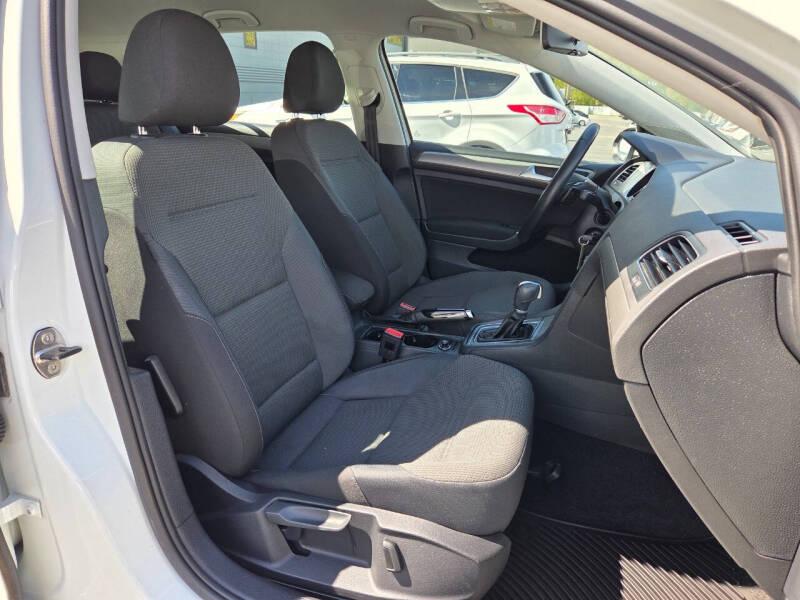2017 Volkswagen Golf TSI S