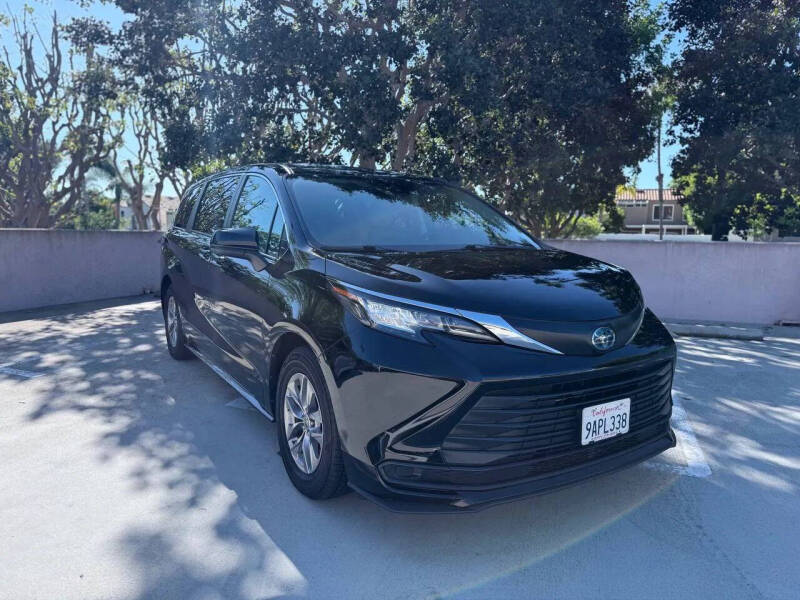 2022 Toyota Sienna LE 8-Passenger