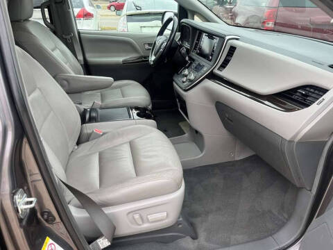 2019 Toyota Sienna XLE 8-Passenger