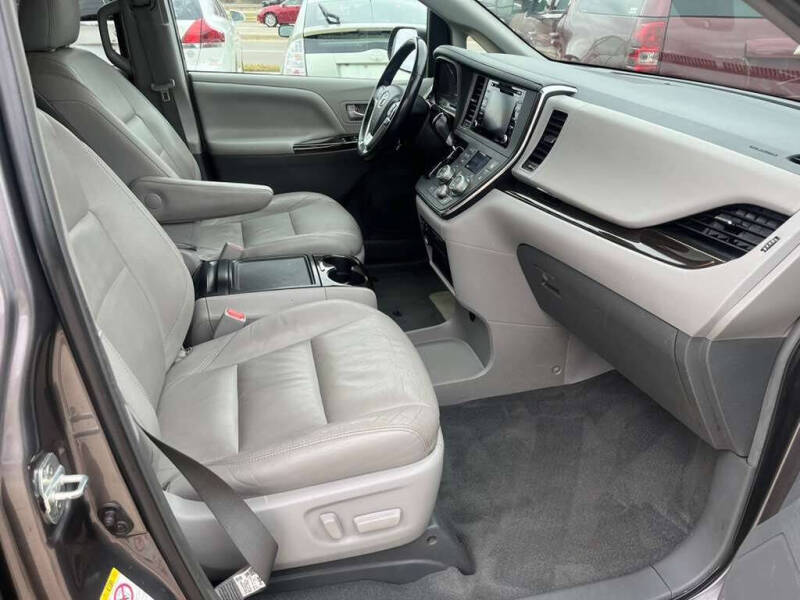 2019 Toyota Sienna XLE 8-Passenger