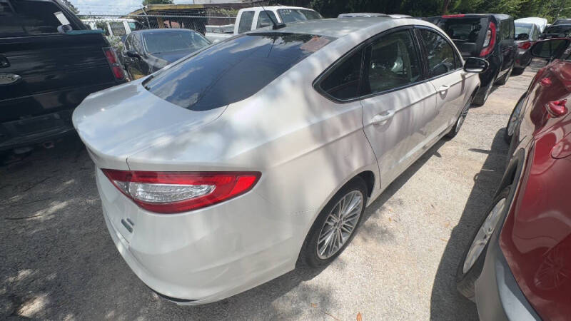 2014 Ford Fusion SE