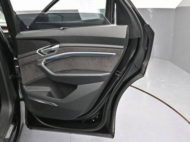 2019 Audi e-tron quattro Prestige