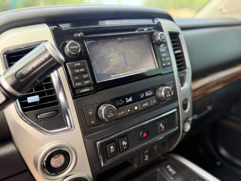 2017 Nissan Titan SL