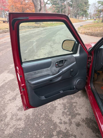 2000 Chevrolet S-10 LS