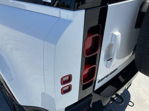 2024 Land Rover Defender 90 P400 X-Dynamic SE