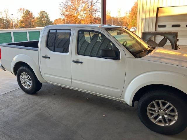 2016 Nissan Frontier SV photo 3