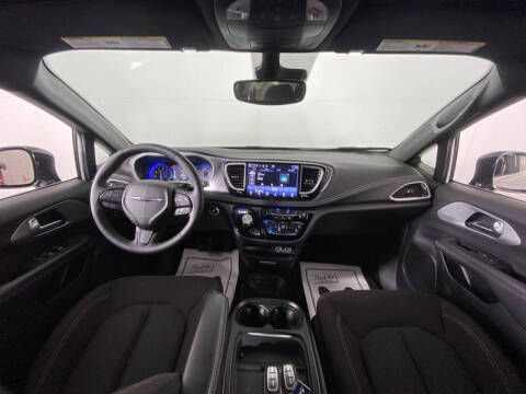 2024 Chrysler Pacifica Touring