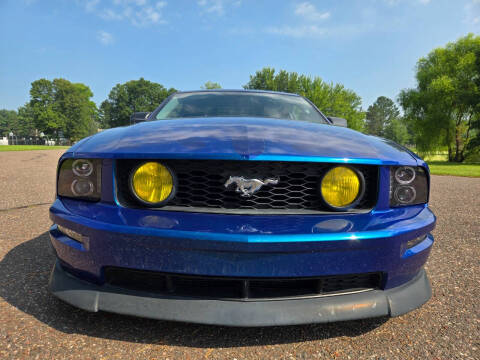 2005 Ford Mustang GT Deluxe