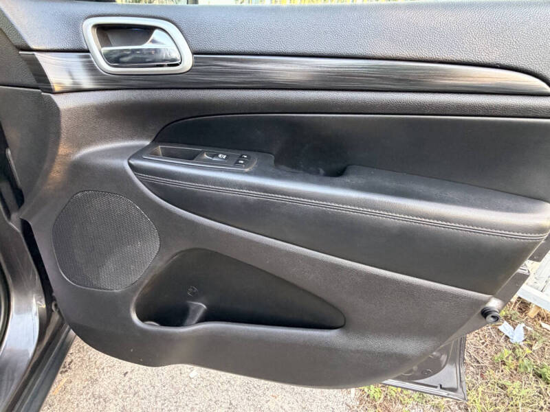 2019 Jeep Grand Cherokee Laredo E