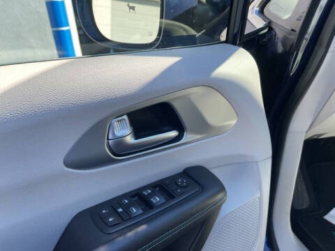 2017 Chrysler Pacifica Hybrid Touring Plus