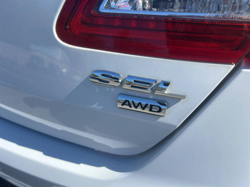 2017 Ford Taurus SEL