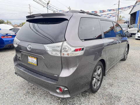 2019 Toyota Sienna SE 8-Passenger