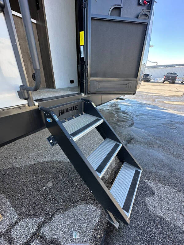 2022 Forest River Vengeance Rogue 26VKS