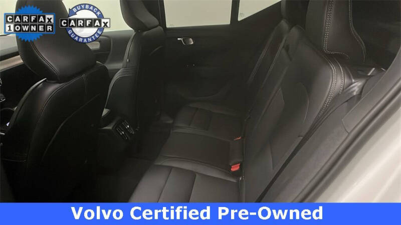 2025 Volvo XC40 B5 Plus Bright Theme