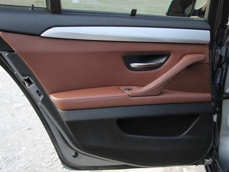 2011 BMW 5 Series 550i xDrive