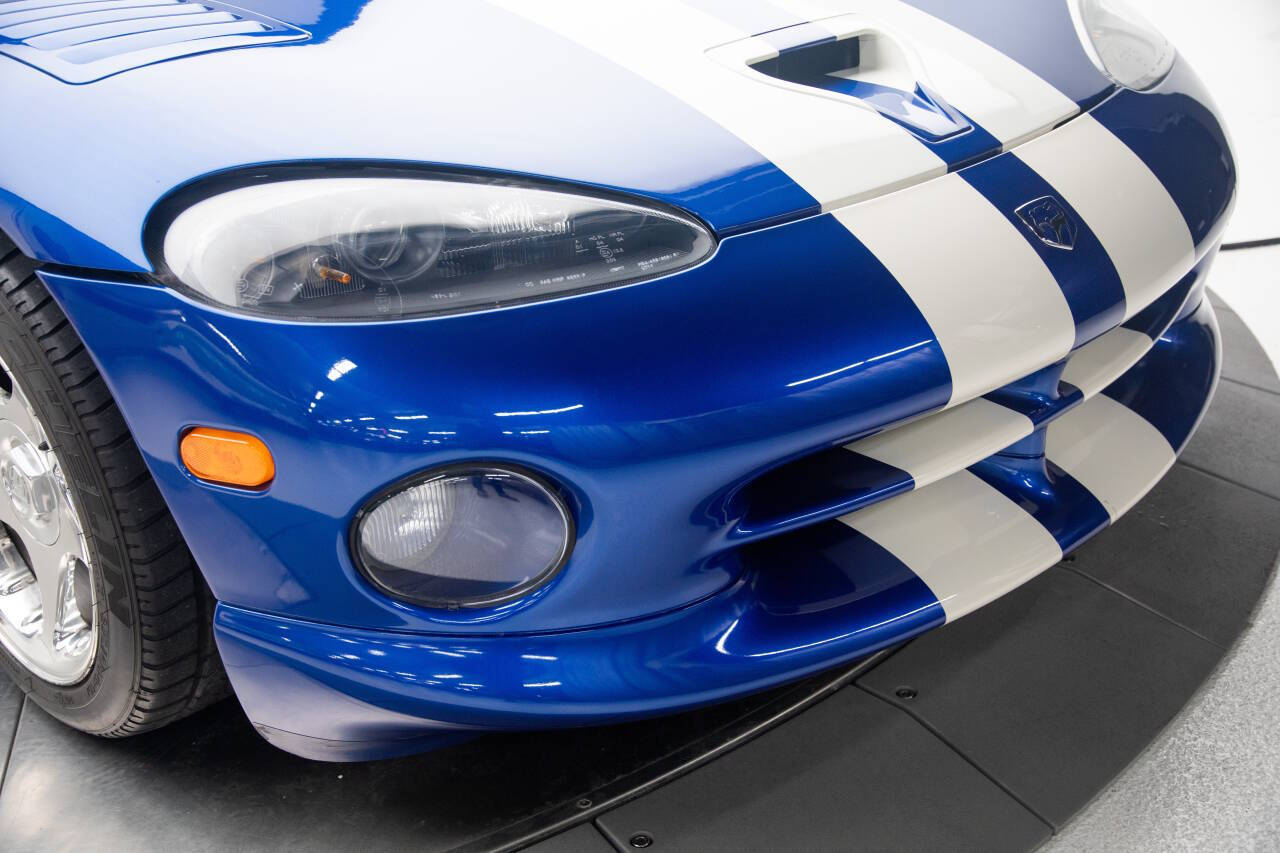 1997 Dodge Viper 34