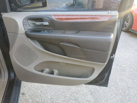 2013 Chrysler Town and Country Touring