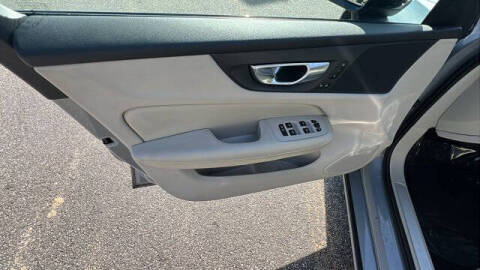 2024 Volvo S60 B5 Plus Dark Theme