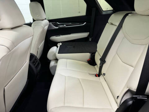 2025 Cadillac XT5 Sport