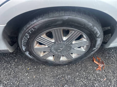 2005 Lincoln Town Car Signature Limited