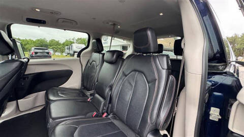 2017 Chrysler Pacifica Touring-L Plus