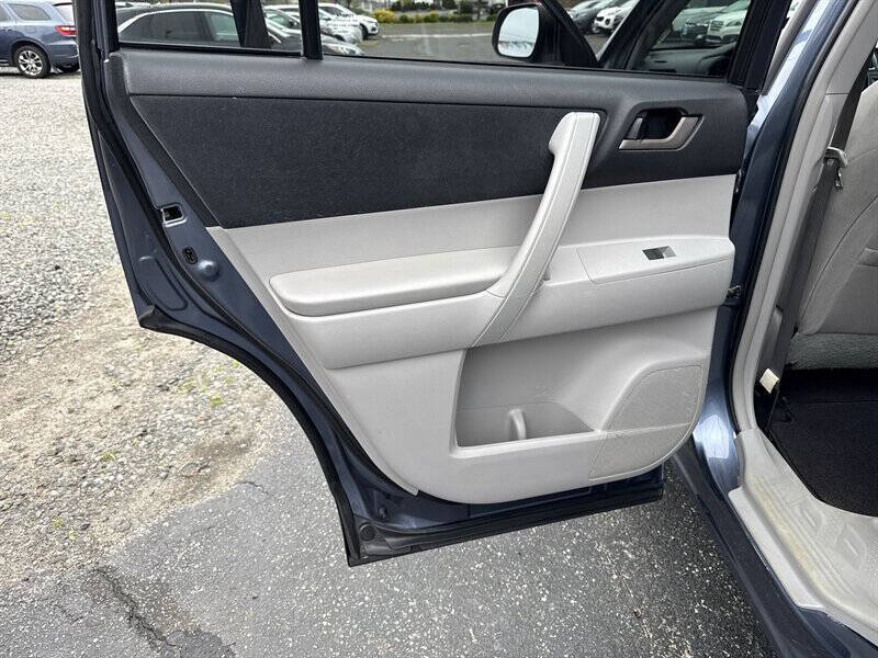 2011 Toyota Highlander SE