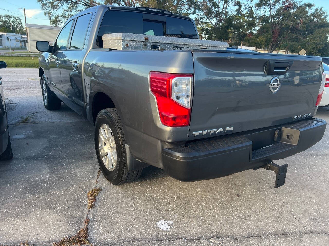 2018 Nissan Titan SV photo 9