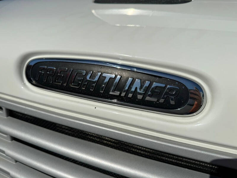 2017 Freightliner M2 106