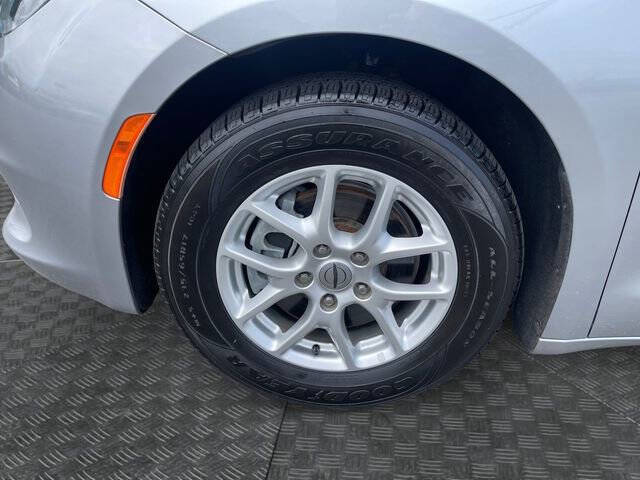 2021 Chrysler Voyager LX