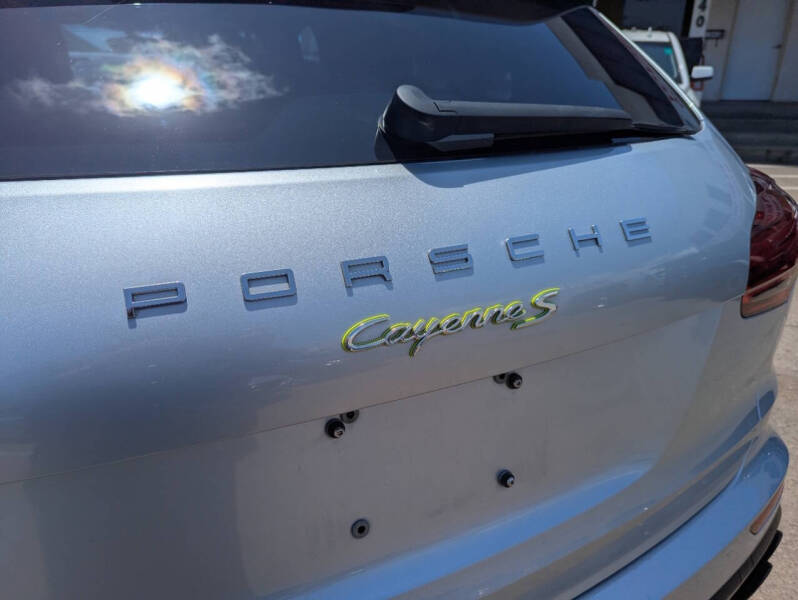 2017 Porsche Cayenne S E-Hybrid Platinum Edition