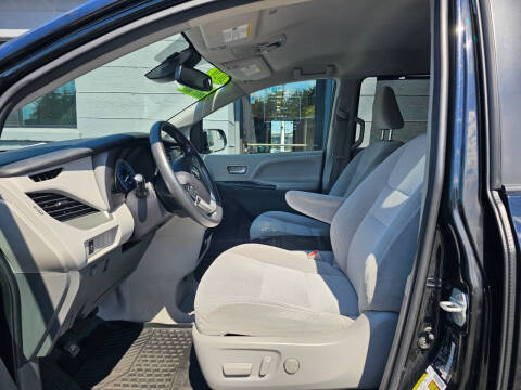 2020 Toyota Sienna LE 8-Passenger