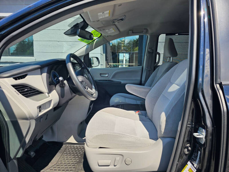 2020 Toyota Sienna LE 8-Passenger