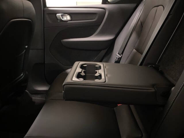 2025 Volvo XC40 B5 Plus Bright Theme