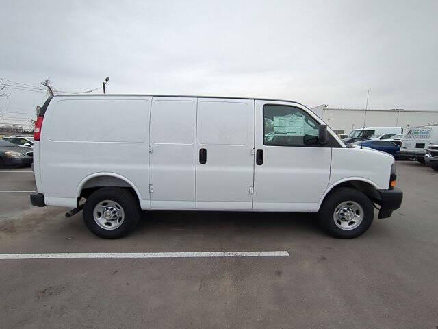 2025 Chevrolet Express 2500