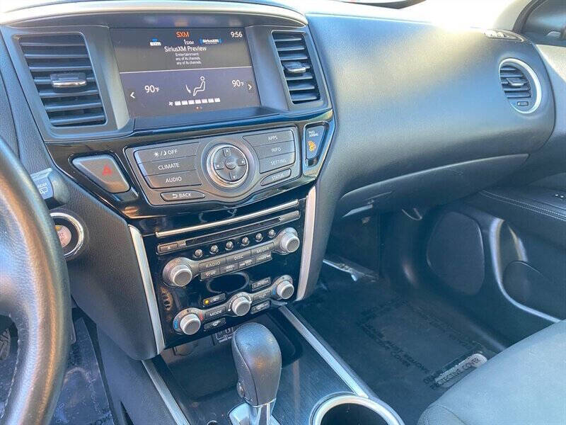 2019 Nissan Pathfinder SV