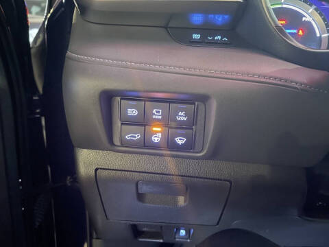 2021 Toyota Highlander Hybrid Platinum