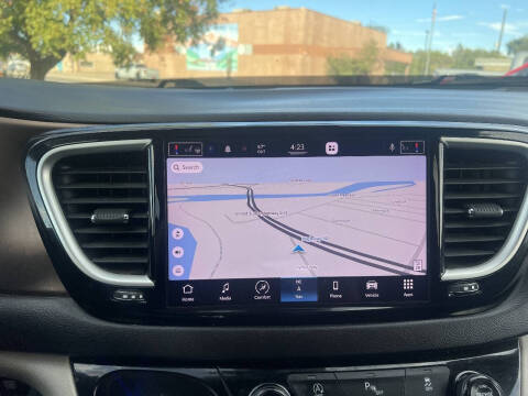 2022 Chrysler Voyager LX