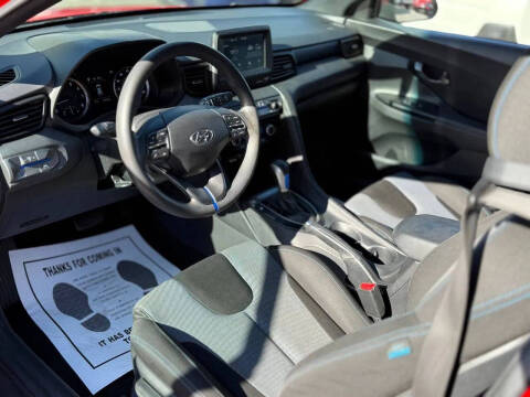 2019 Hyundai Veloster