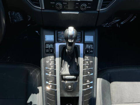 2015 Porsche Macan S