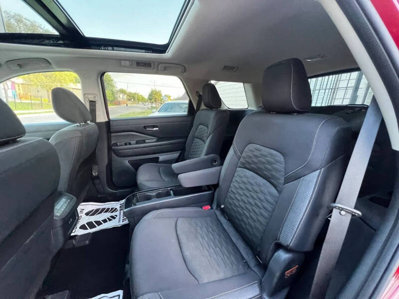 2022 Nissan Pathfinder SV