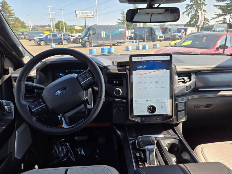 2025 Ford F-150 Lightning Platinum